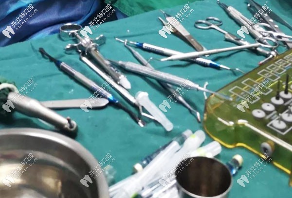 種植牙手術過程中使用的工具